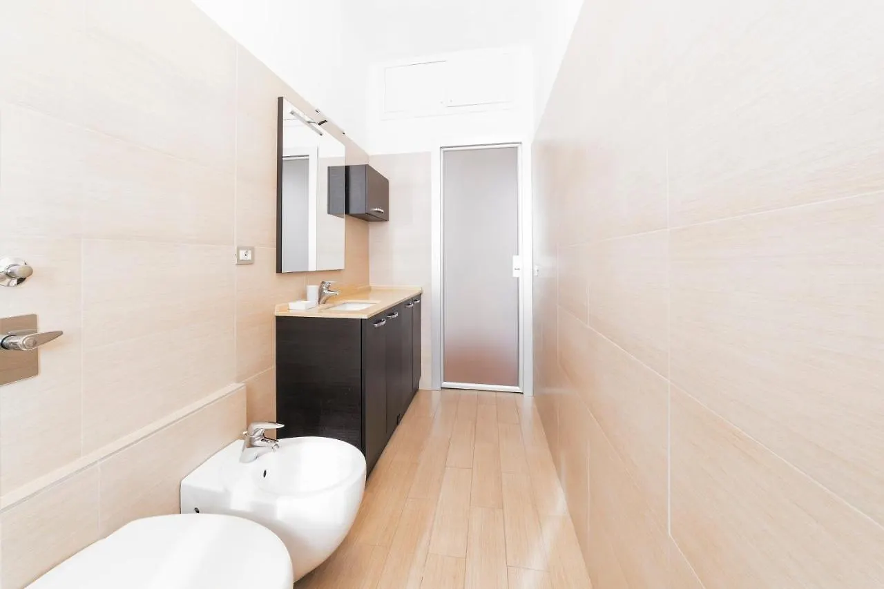 Red Subway Milano Apartment X4 Italy