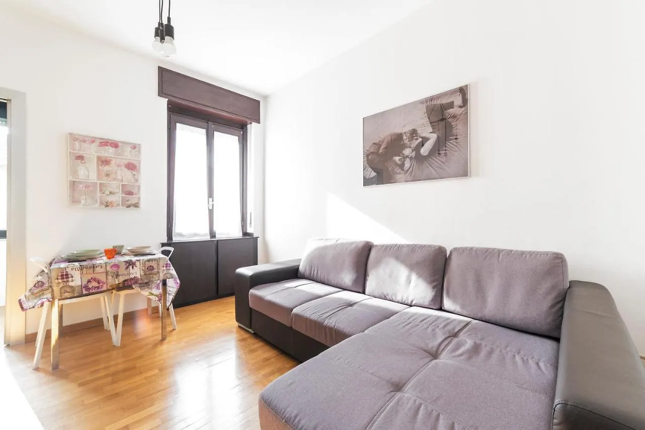 Red Subway Milano Apartment X4 Italy